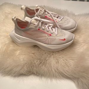 Nike Womens Vista Lite Sneakers